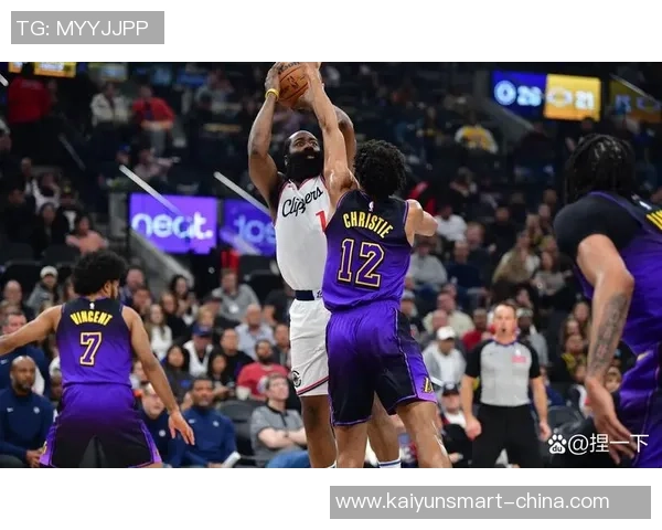 2017季前赛湖人与快船的精彩对决回顾与分析